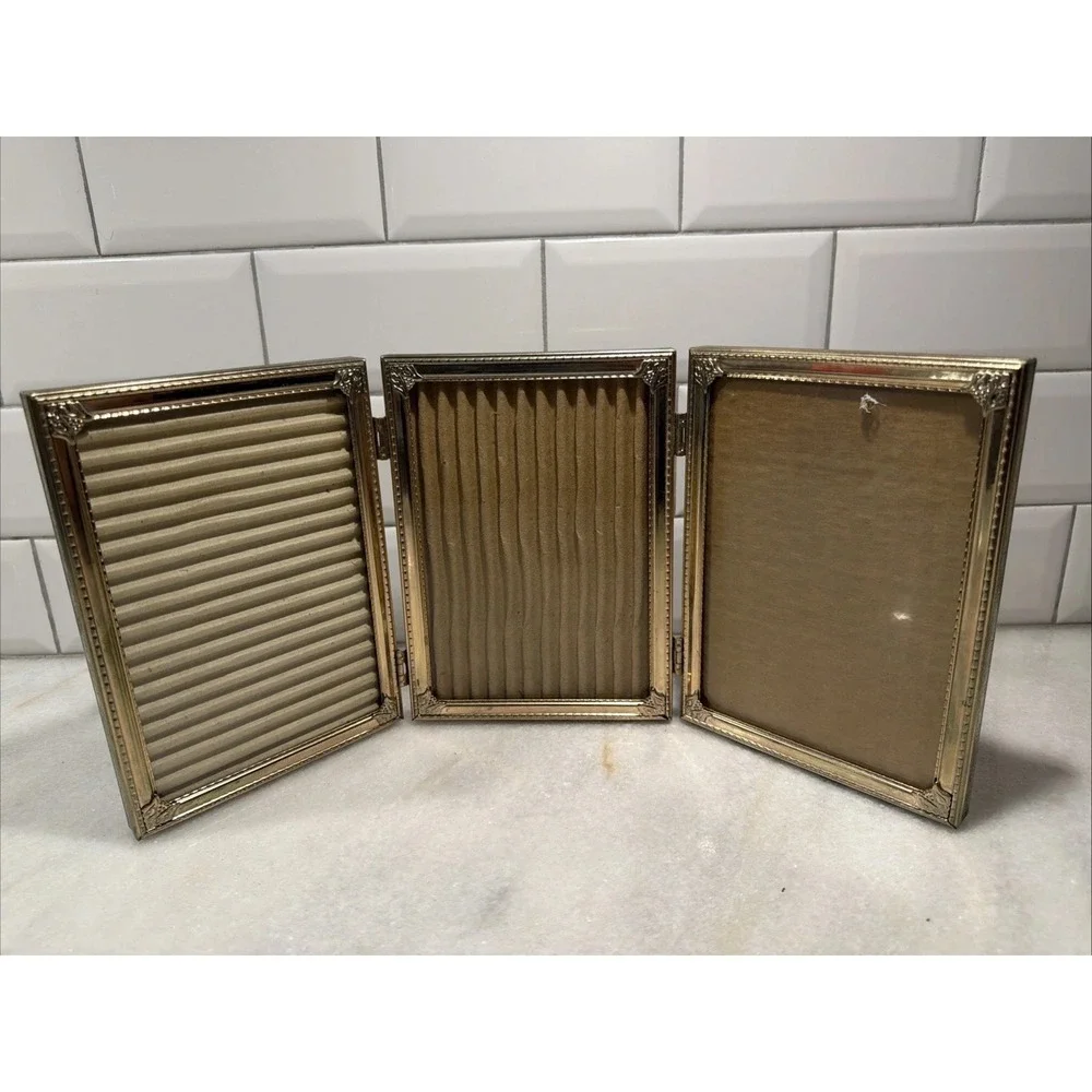 Vintage Gold Tone Tri-Folding Picture Frame 3 Picture Photo Frame 5x7 A001